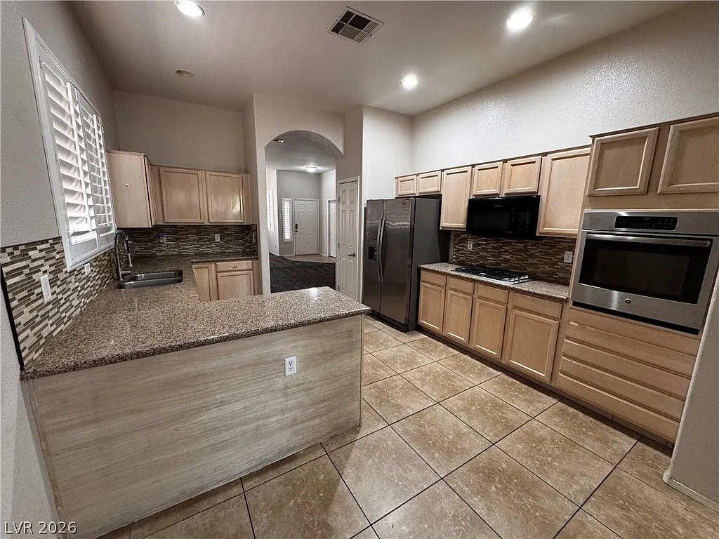 4 bed, 2.0 bath, 2153 sqft, $2,695 — Photo 3