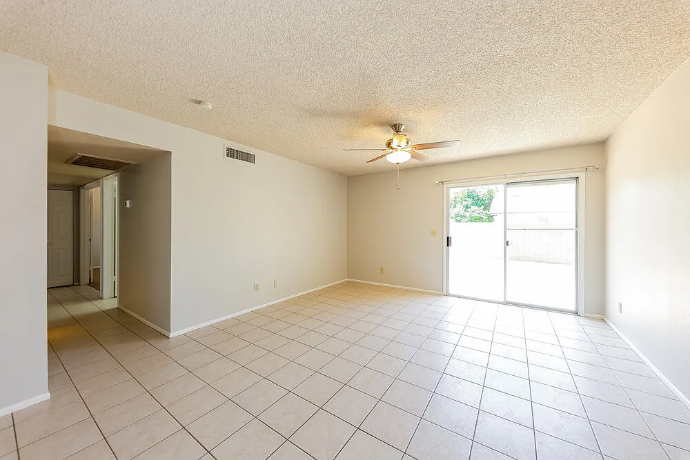 3 bed, 2.0 bath, 1461 sqft, $1,865 — Photo 3