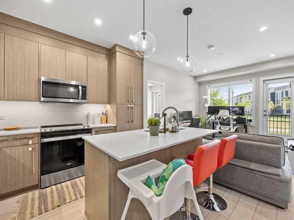 395 SE Skyview Pkwy NE #1109, Calgary, AB T3N 2K1