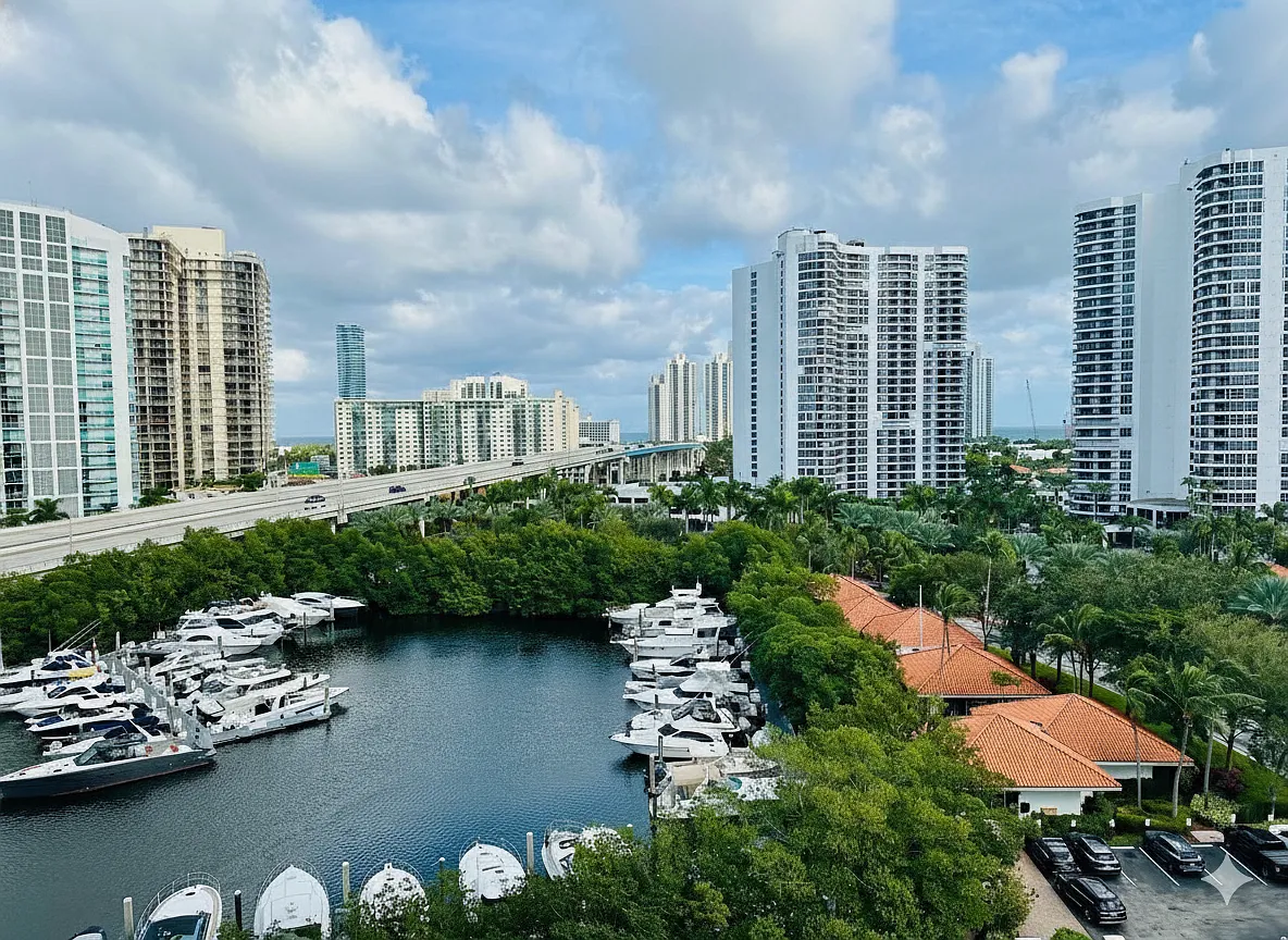 2 bed, 2.0 bath, 1353 sqft, $4,200 — Photo 4