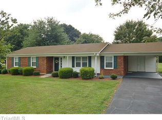 2212 Stonehaven Rd, Kernersville, NC 27284