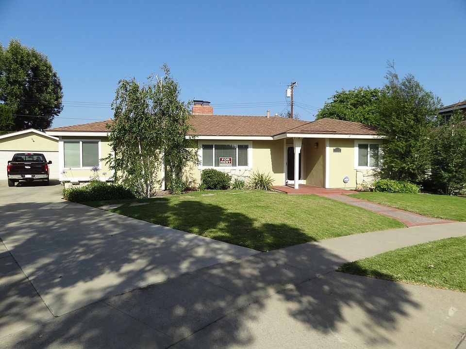 2100 sq ft home on a quiet cul-de-sac.