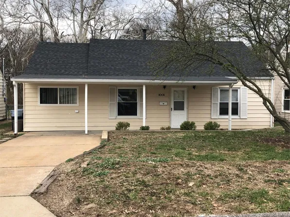 1001 Sanders Dr, Saint Louis, MO 63126