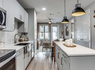 1142 Shady Ln #9, Austin, TX 78721