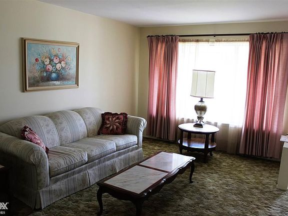 3rd image of 32232 Gainsborough Dr