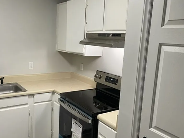 881 Powell Dr — Photo 10
