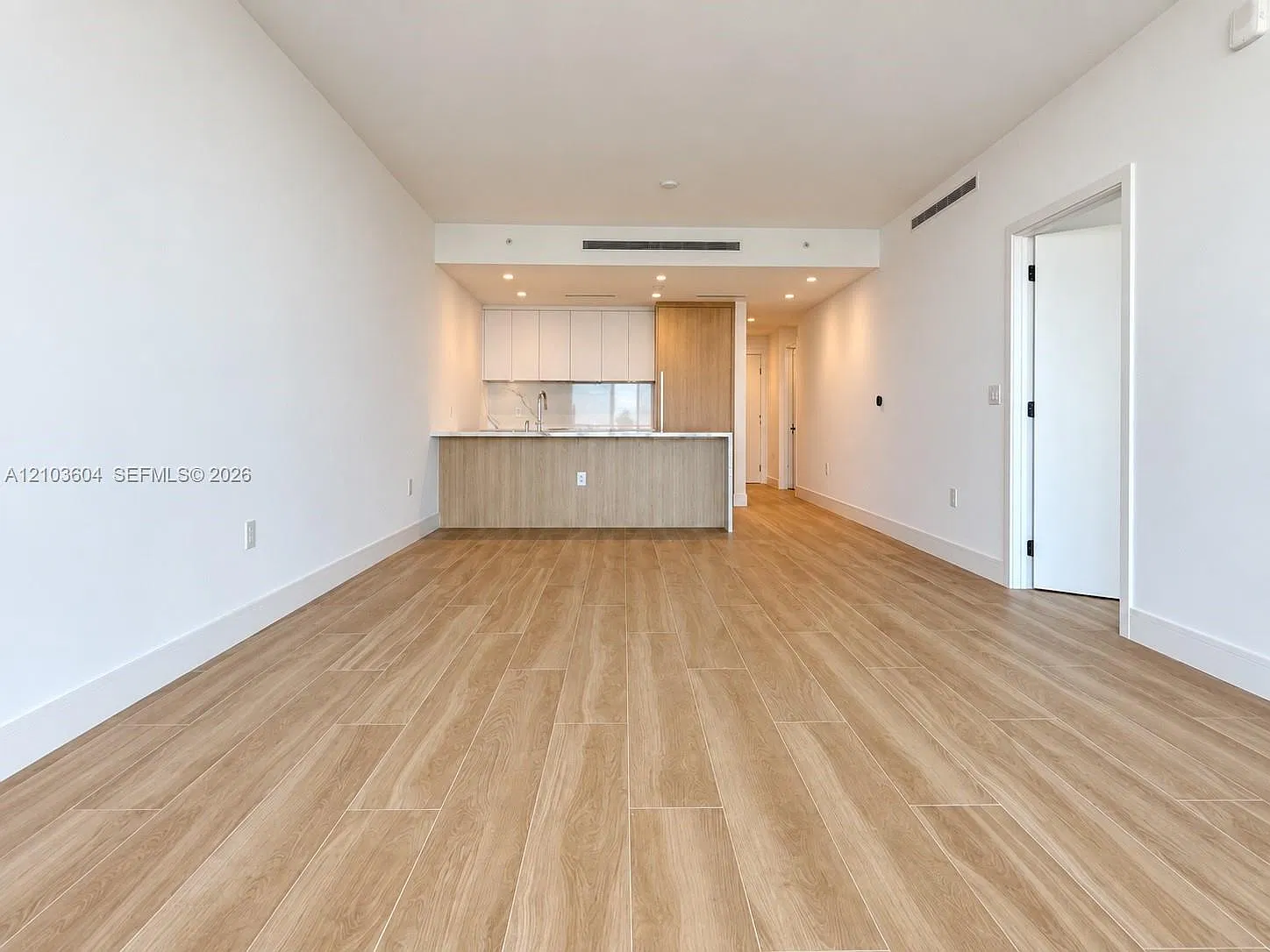 One Park Tower — Photo 4