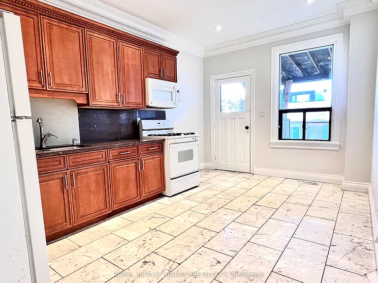 1149 Dufferin St #UPPER — Photo 3