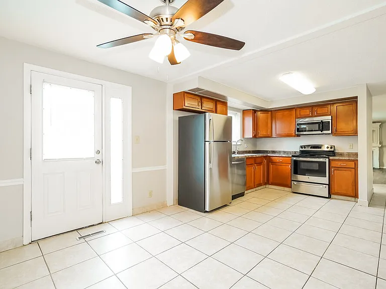 2422 Salem Ave — Photo 7