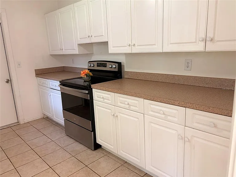1320 Hartley Ave — Photo 6