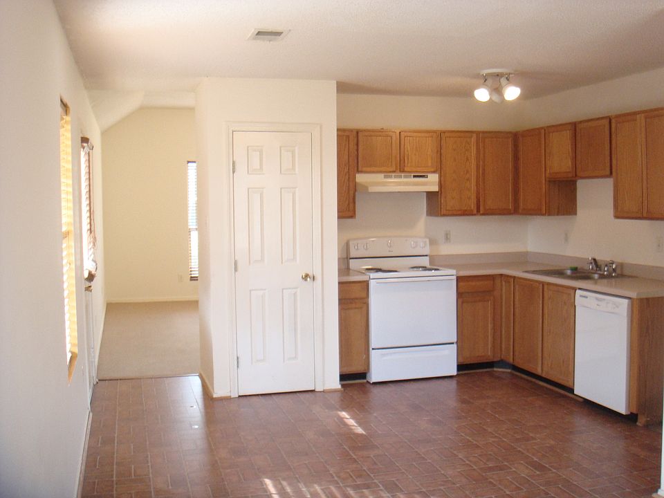 2nd image of 2516 Parkview Dr