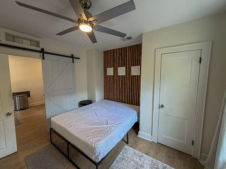 919 SW 6th Ave — Photo 26
