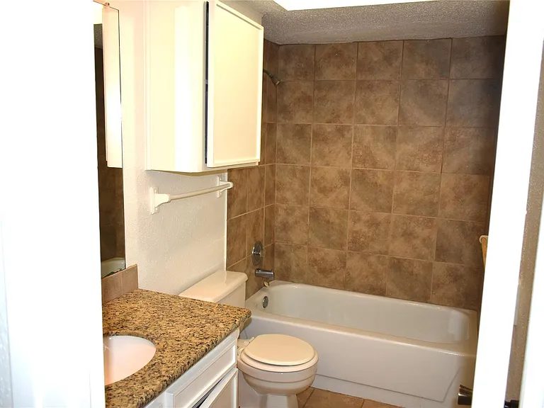 16838 Markridge Dr — Photo 12