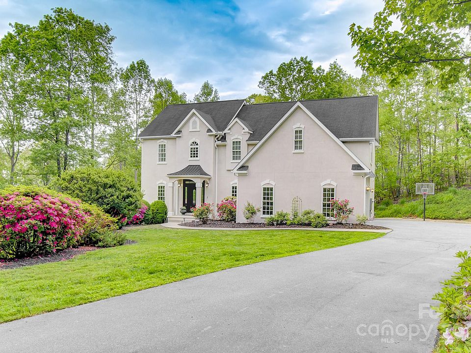 1st image of 208 Bragg Ct