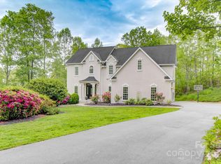 208 Bragg Ct, Hendersonville, NC 28792