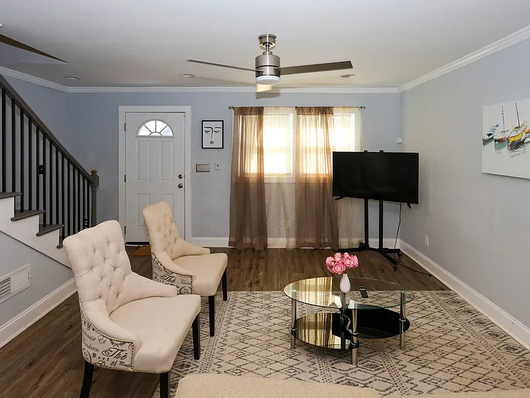 1809 Vesta Ave #1 — Photo 9