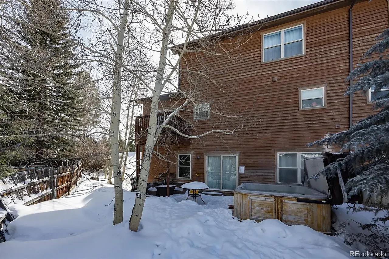 65 Honeysuckle Ct — Photo 2