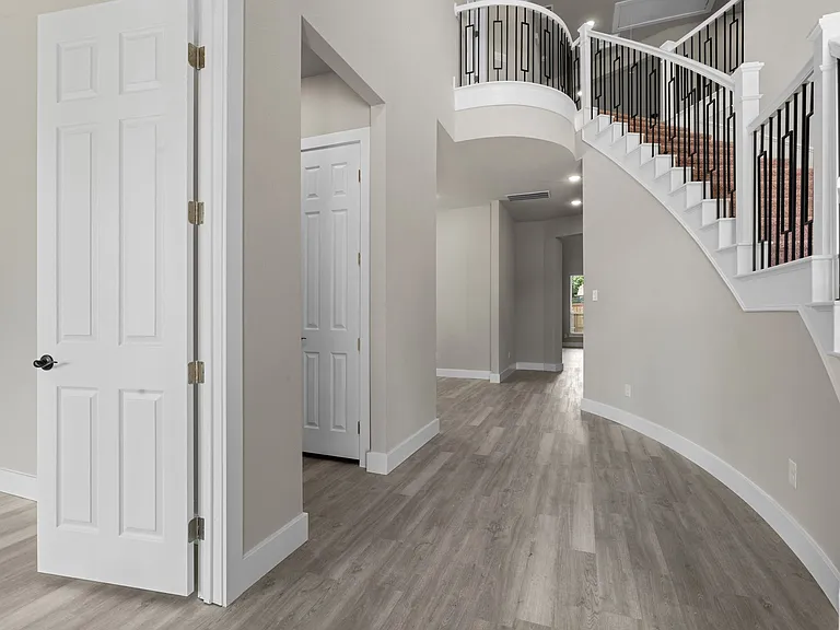 4318 Peachtree Ln — Photo 3