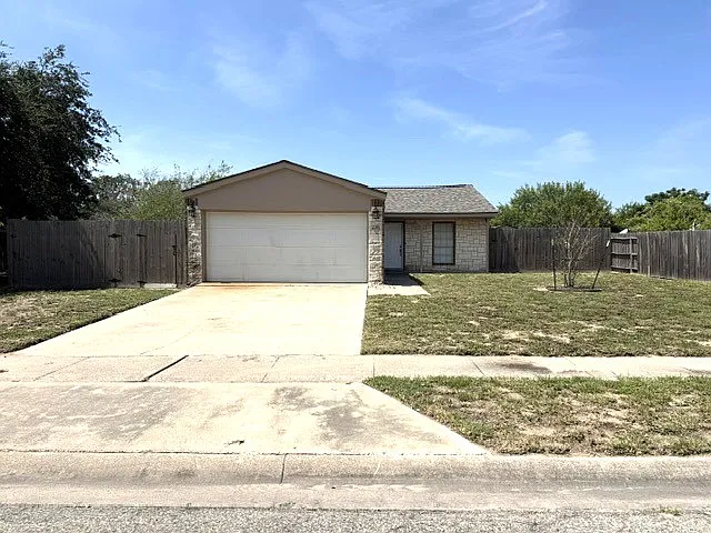 2353 Palm Dr — Photo 1