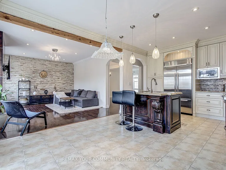 230 Humberland Dr — Photo 9