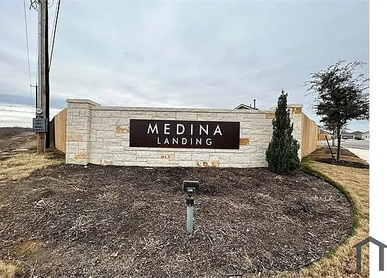 2 bed, 741 sqft, $1,725 — Photo 2