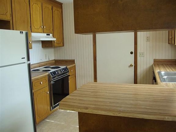 3rd image of 106 Skyline Dr