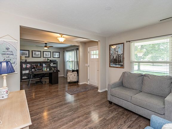 2nd image of 19441 Paxson Pl