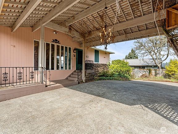 4th image of 6125 Panorama Drive NE