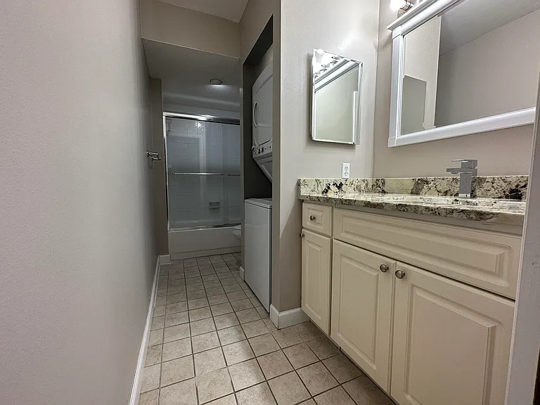 555 SE 8th St #151 — Photo 6