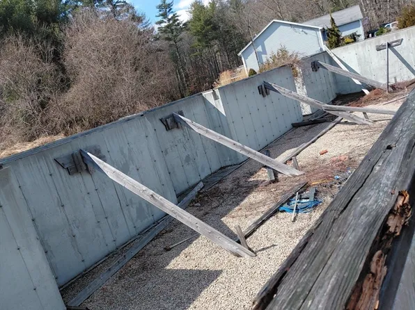 1256 N Hixville Rd, Dartmouth, MA 02747