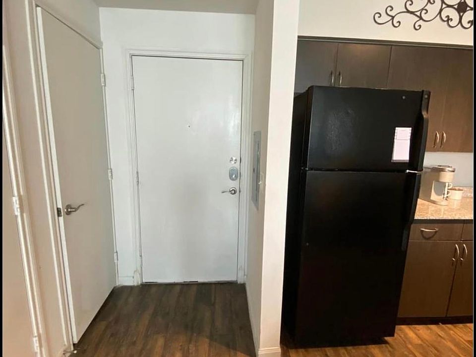 1st image of 2820 W Frey St