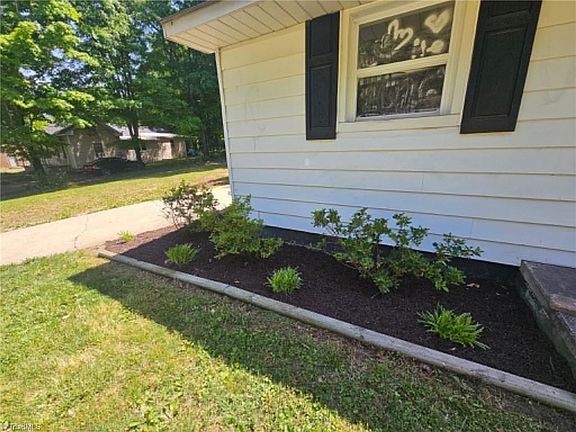 3rd image of 214 Cedar St