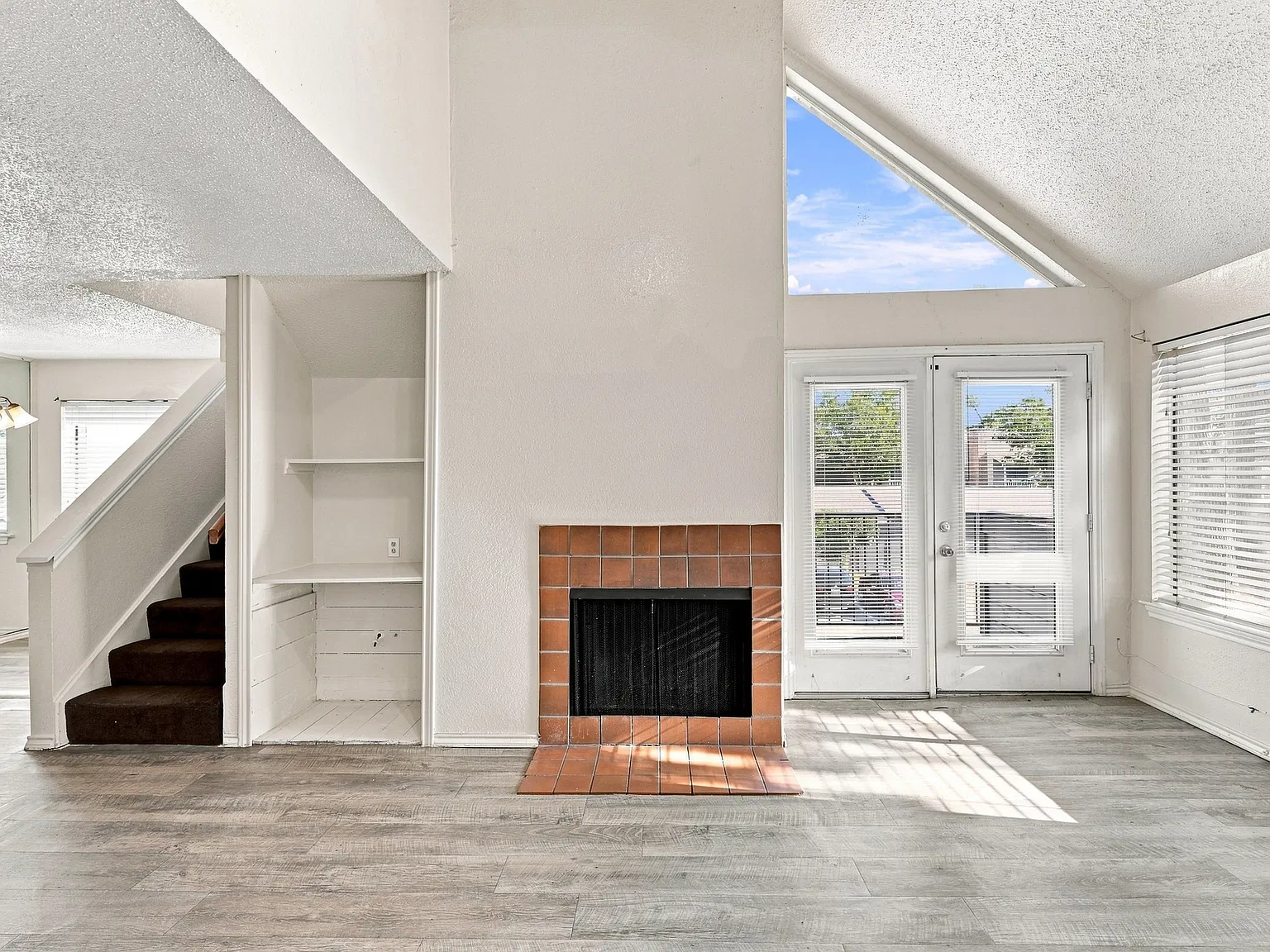 9803 Walnut St — Photo 4