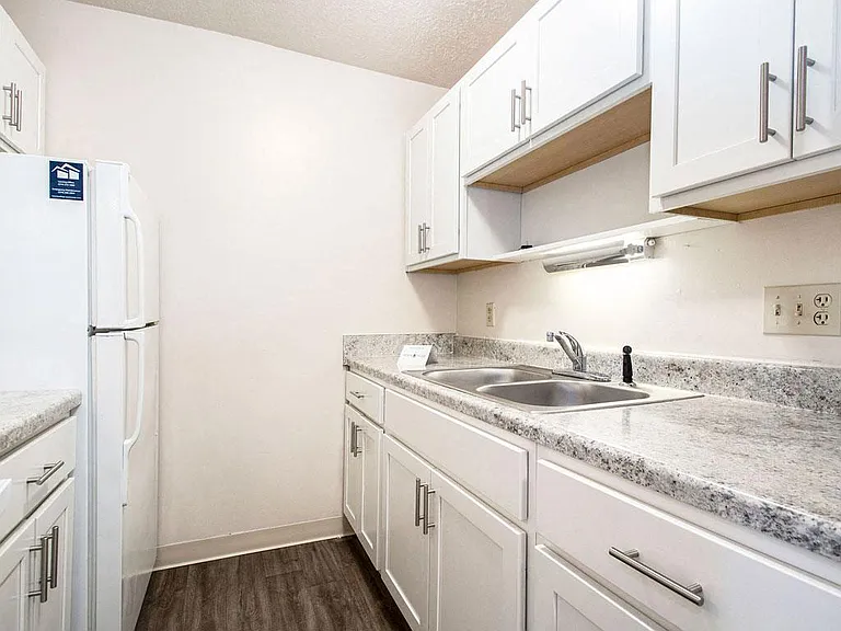 Irish Hills Apartments — Photo 21