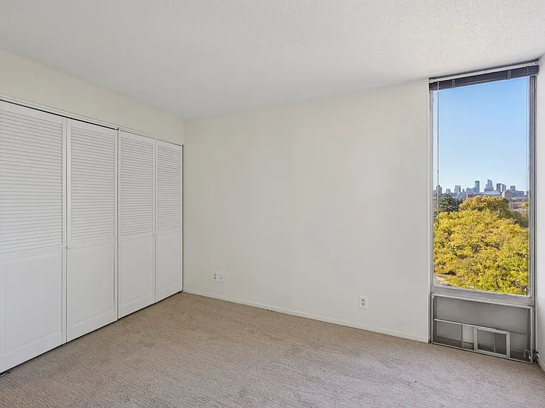 Thornton Place Apartments — Photo 20