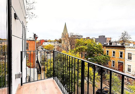 4th image of 114 Woodbine St #4C