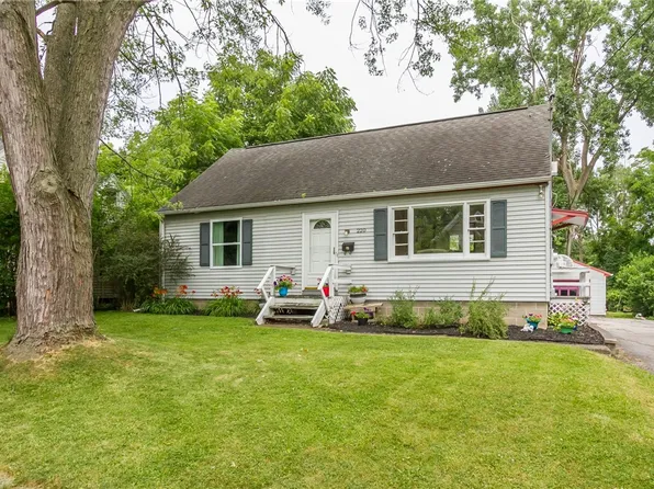 220 W Gibson St, Canandaigua, NY 14424