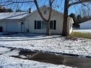 28 Mercier Dr, Colchester, VT 05446