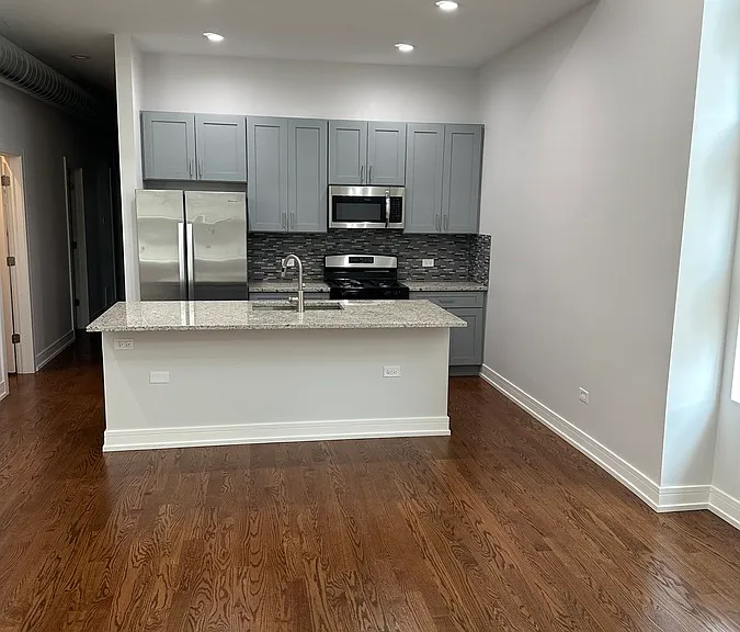 1444 W Erie St #1A — Photo 1