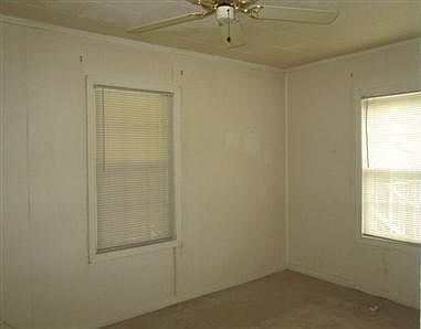3rd image of 527 Lakeview Dr