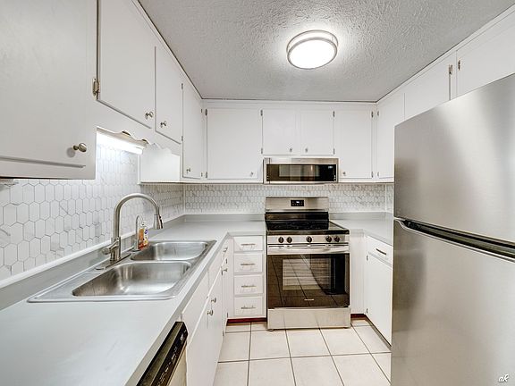 5th image of 1125 Bradley Cir