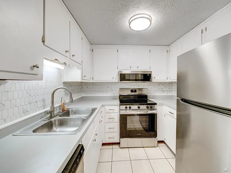 1125 Bradley Cir — Photo 5