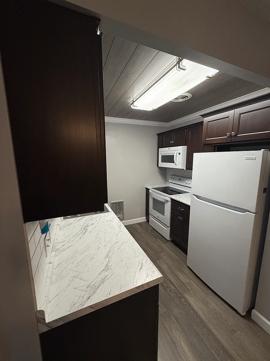 Building Photo - 705 E Columbia St #15