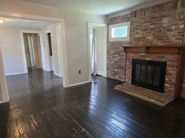 1564 1/2 N Main St, Palmer, MA 01069