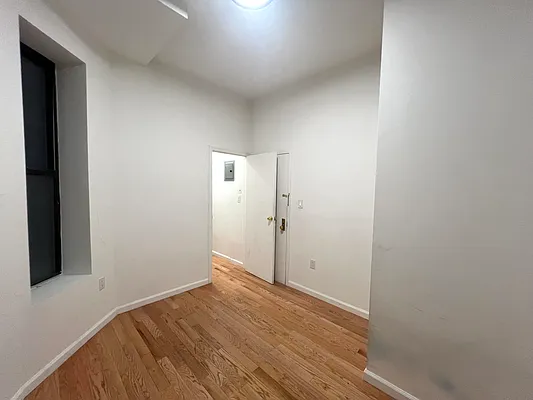 Rented by KNOCKKNOCK LLC | media 11