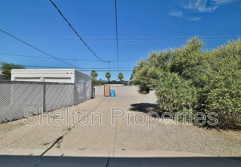 1802 N Laurel Ave — Photo 25