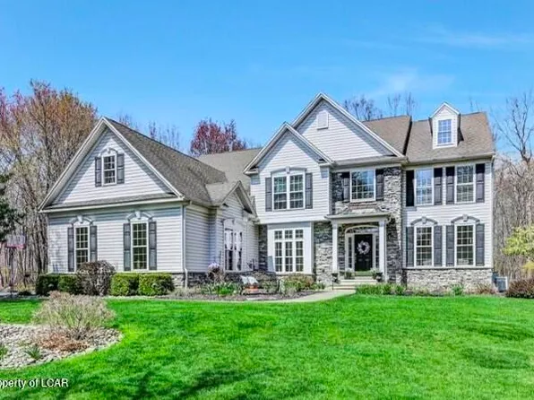 37 Waterman Dr, Mountain Top, PA 18707