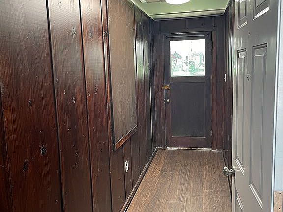 Entry - right