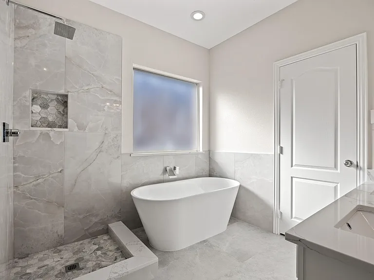 14710 Crystal Lake Dr — Photo 17