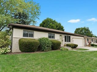 42321 Greenbrier Ln, Clinton Township, MI 48038